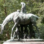 Denkmal "Fuchsjagd um 1900" von Wilhelm Haverkamp im Großen Tiergarten in Berlin-Mitte von 1904, Detailansicht der Skulpturengruppe