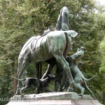 Denkmal "Fuchsjagd um 1900" von Wilhelm Haverkamp im Großen Tiergarten in Berlin-Mitte von 1904, Detailansicht der Skulpturengruppe