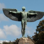 Lilienthal-Denkmal von Peter Christian Breuer von 1914 in Berlin-Steglitz, Detailansicht der Ikarus-Skulptur
