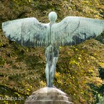 Lilienthal-Denkmal von Peter Christian Breuer von 1914 in Berlin-Steglitz, Detailansicht der Ikarus-Skulptur