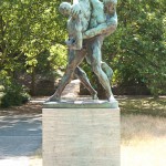 Bronzeskulptur "Ringergruppe" im Volkspark Rehberge in Berlin-Wedding von Wilhelm Haverkamp von 1906, Gesamtansicht