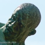 Bronzeskulptur "Ringergruppe" im Volkspark Rehberge in Berlin-Wedding von Wilhelm Haverkamp von 1906, Detailansicht eines Kopfes