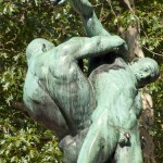 Bronzeskulptur "Ringergruppe" im Volkspark Rehberge in Berlin-Wedding von Wilhelm Haverkamp von 1906, Detailansicht der Oberkörper