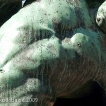 Bronzeskulptur "Ringergruppe" im Volkspark Rehberge in Berlin-Wedding von Wilhelm Haverkamp von 1906, Detailansicht