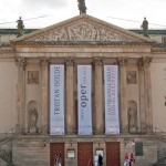 Giebelrelief an der Staatsoper Unter den Linden in Berlin-Mitte von Ernst Rietschel von 1844 (Zinkguss), Gesamtansicht