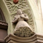 Haus Peterstraße 10 in Görlitz im Stil der Renaissance von 1578, Detailansicht von Lucretia am Eingangsportal