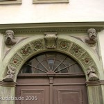 Haus Peterstraße 10 in Görlitz im Stil der Renaissance von 1578, Detailansicht vom Rundbogen des Eingangsportal