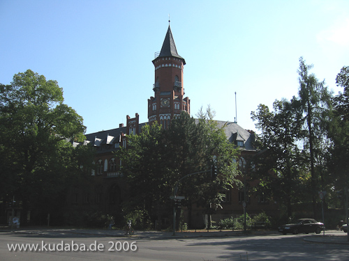 Berlin, Rathaus Wannsee von Otto Stahn im neogotischen Stil, Gesamtansicht