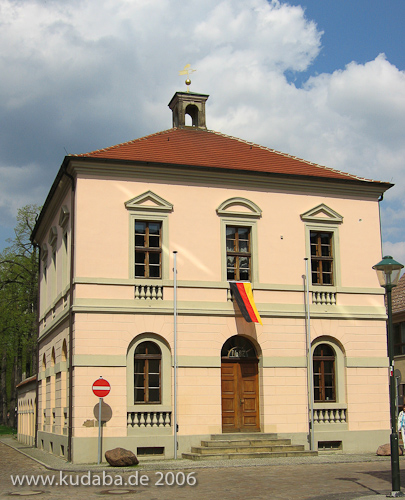 Rathaus in Wörlitz von 1797 von Friedrich Wilhelm von Erdmannsdorf im Stil des Klassizismus, Gesamtansicht