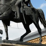 Reitdenkmal Ernst-August I. auf dem Bahnhofsvorplatz in Hannover von Christian Daniel Rauch und Albert Wolff von 1861, Detailansicht