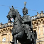 Reitdenkmal Ernst-August I. auf dem Bahnhofsvorplatz in Hannover von Christian Daniel Rauch und Albert Wolff von 1861, Detailansicht