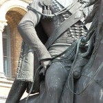 Reitdenkmal Ernst-August I. auf dem Bahnhofsvorplatz in Hannover von Christian Daniel Rauch und Albert Wolff von 1861, Detailansicht