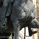 Reitdenkmal Ernst-August I. auf dem Bahnhofsvorplatz in Hannover von Christian Daniel Rauch und Albert Wolff von 1861, Detailansicht
