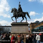 Reitdenkmal Ernst-August I. auf dem Bahnhofsvorplatz in Hannover von Christian Daniel Rauch und Albert Wolff von 1861, Gesamtansicht