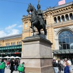 Reitdenkmal Ernst-August I. auf dem Bahnhofsvorplatz in Hannover von Christian Daniel Rauch und Albert Wolff von 1861, Gesamtansicht