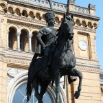 Reitdenkmal Ernst-August I. auf dem Bahnhofsvorplatz in Hannover von Christian Daniel Rauch und Albert Wolff von 1861, Detailansicht der Reiterskulptur