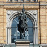 Reitdenkmal Ernst-August I. auf dem Bahnhofsvorplatz in Hannover von Christian Daniel Rauch und Albert Wolff von 1861, Detailansicht der Reiterskulptur