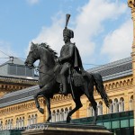 Reitdenkmal Ernst-August I. auf dem Bahnhofsvorplatz in Hannover von Christian Daniel Rauch und Albert Wolff von 1861, Detailansicht der Reiterskulptur