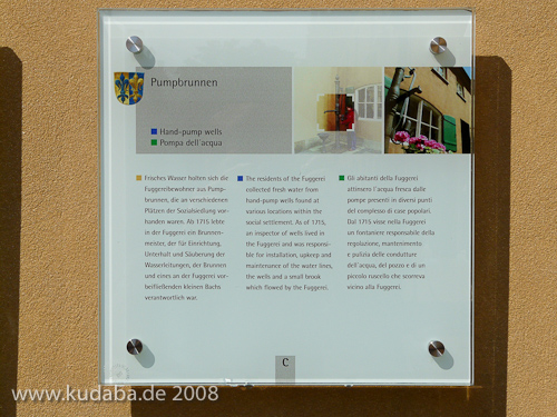 Schwengelpumpe in der Fuggerei in Augsburg, Informationstafel