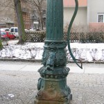 Schwengelpumpe in der Schlossstraße in Berlin-Charlottenburg, Gesamtansicht