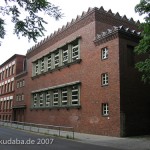 Turnhalle in Alt-Stralau in Berlin-Friedrichshain von 1928 im Stil des Expressionismus, Gesamtansicht