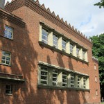 Turnhalle in Alt-Stralau in Berlin-Friedrichshain von 1928 im Stil des Expressionismus, Detailansicht der Fassade