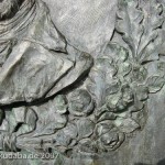 Porträtrelief von Franz von Dingelstedt, Detailansicht