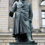 Denkmal Freiherr vom Stein von Hermann Schievelbein in Berlin-Kreuzberg von 1872, Detailansicht der Standfigur