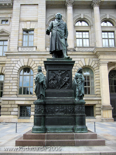 Denkmal Freiherr vom Stein von Hermann Schievelbein in Berlin-Kreuzberg von 1872, Gesamtansicht