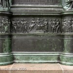 Denkmal Freiherr vom Stein von Hermann Schievelbein in Berlin-Kreuzberg von 1872, Detailansicht vom Sockel