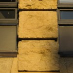 Ansicht des bearbeiteten Sandstein-Materials an der Fassade des Hauses der Seefahrt in Hamburg