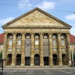 Stadthalle im Stil des Neoklassizismus von Ernst Rothe und Max Hummel in Kassel, Hauptfassade