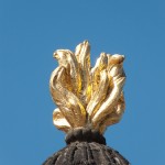 Detailansicht vom Jägertor in Potsdam: brennende Granate