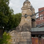 Brücke Siemenssteg in Berlin-Charlottenburg, Brückenpfeiler am Ostufer