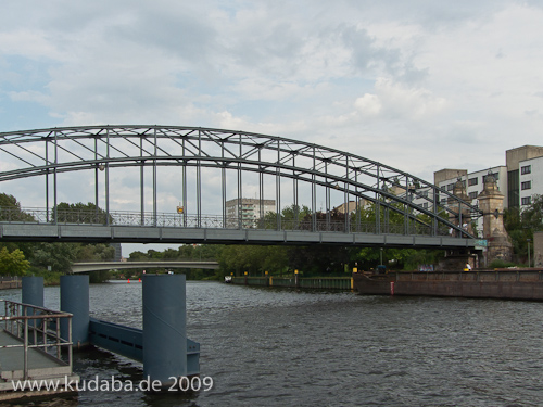 Brücke Siemenssteg in Berlin-Charlottenburg, Eisenkonstruktion der Brücke
