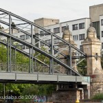 Brücke Siemenssteg in Berlin-Charlottenburg, Brückenpfeiler am Westufer