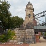 Brücke Siemenssteg in Berlin-Charlottenburg, Brückenpfeiler am Ostufer