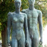 Skulpturen-Gruppen "Menschenpaar" von Georg Kolbe am Maschsee in Hannover, Detail von der Vorderansicht