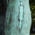 Skulpturen-Gruppen "Menschenpaar" von Georg Kolbe am Maschsee in Hannover, Detail von der Seitenansicht
