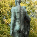 Skulpturen-Gruppen "Menschenpaar" von Georg Kolbe am Maschsee in Hannover, Detail von der Rückenansicht