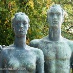 Skulpturen-Gruppen "Menschenpaar" von Georg Kolbe am Maschsee in Hannover, Detail von der Vorderansicht
