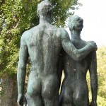 Skulpturen-Gruppen "Menschenpaar" von Georg Kolbe am Maschsee in Hannover, Detail von der Rückenansicht