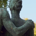 Skulpturen-Gruppen "Menschenpaar" von Georg Kolbe am Maschsee in Hannover, Detail von der Rückenansicht