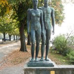 Skulpturen-Gruppen "Menschenpaar" von Georg Kolbe am Maschsee in Hannover, Vorderansicht