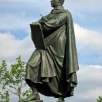 Schinkel-Denkmal in Berlin-Mitte von Johann Friedrich Drake, Ansicht der Skulptur