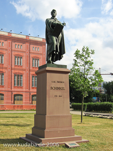 Schinkel-Denkmal in Berlin-Mitte von Johann Friedrich Drake, Gesamtansicht