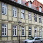 Spätbarockes Fachwerkhaus am Johanniskirchof 3 in Göttingen, erbaut 1785, Seitenansicht