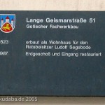 Gotisches Fachwerkhaus in der Langen Geismarstraße 51 in Göttingen, Informationstafel am Haus