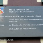 Gotisches Fachwerkhaus in der Roten Straße 25 in Göttingen, erbaut 1276, Informationstafel am Haus