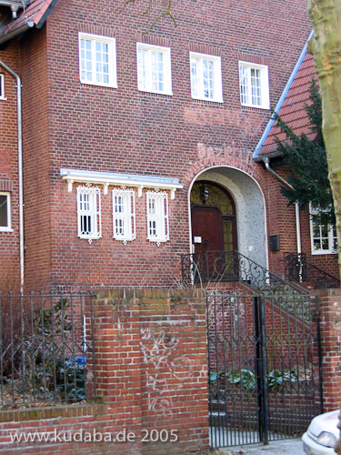 Haus Auhagen in Berlin-Dahlem von Heinrich Lassen, Detailansicht der Nordseite mit Eingangsbereich